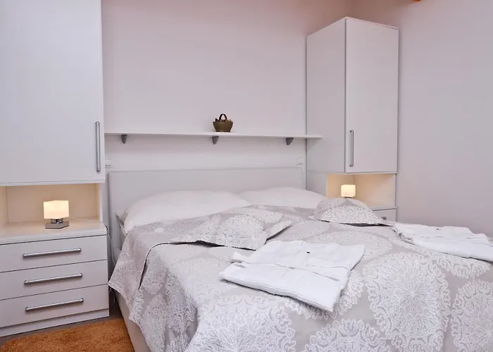 Apartment I&I
